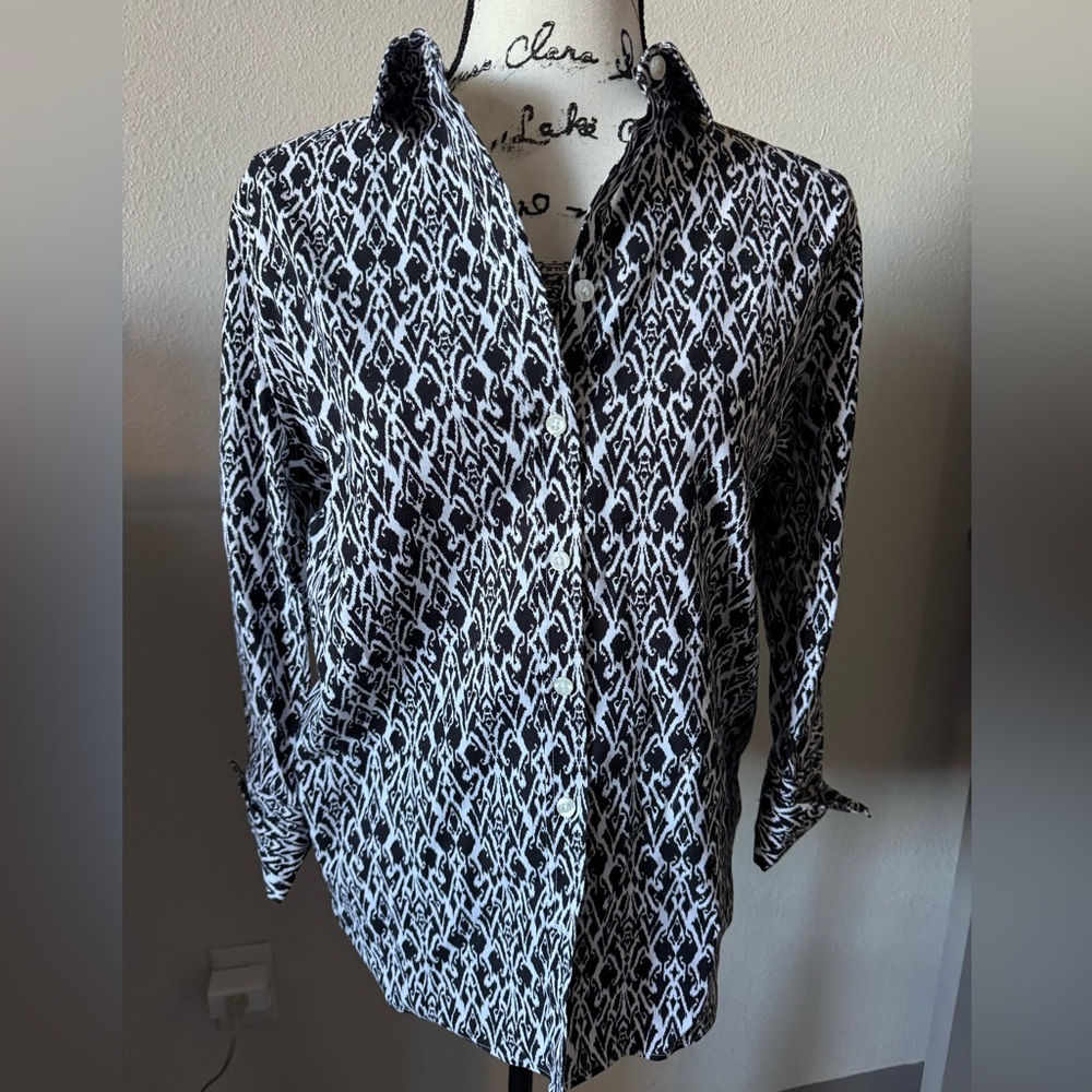 Chico’s Women's Black White Patterned Stretch No Iron Shirt Blouse Top 1.5 12